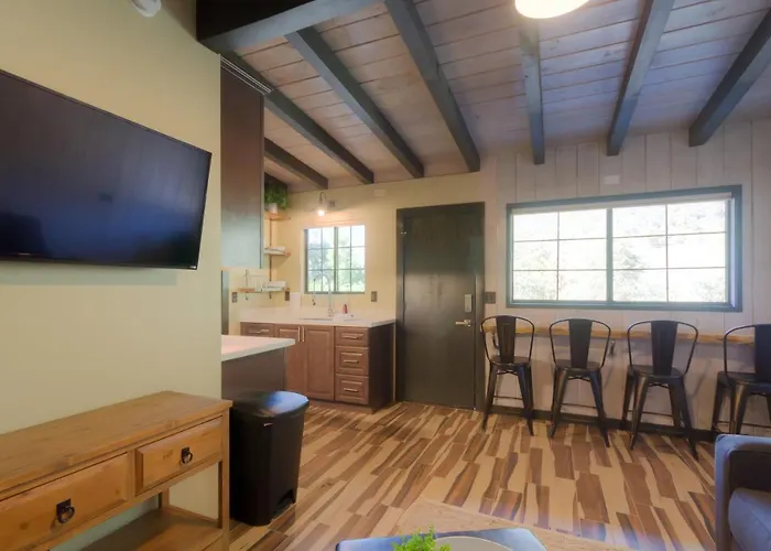 Destination Oak Creek Unit 1