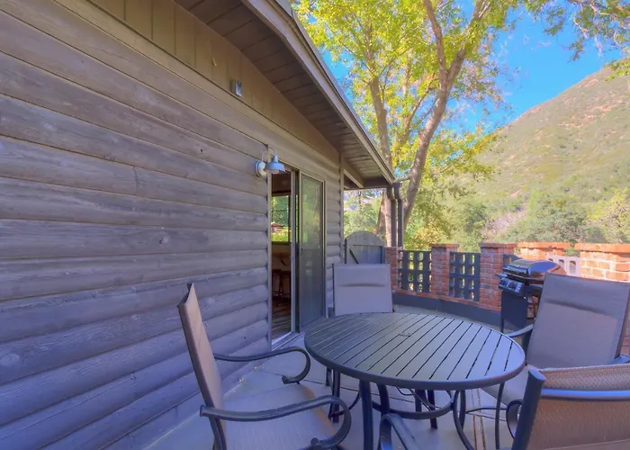 Destination Oak Creek Unit 1 *